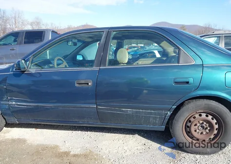 1998 Toyota Camry Le из США, поврежденный, VIN 4T1BG22K9WU363473